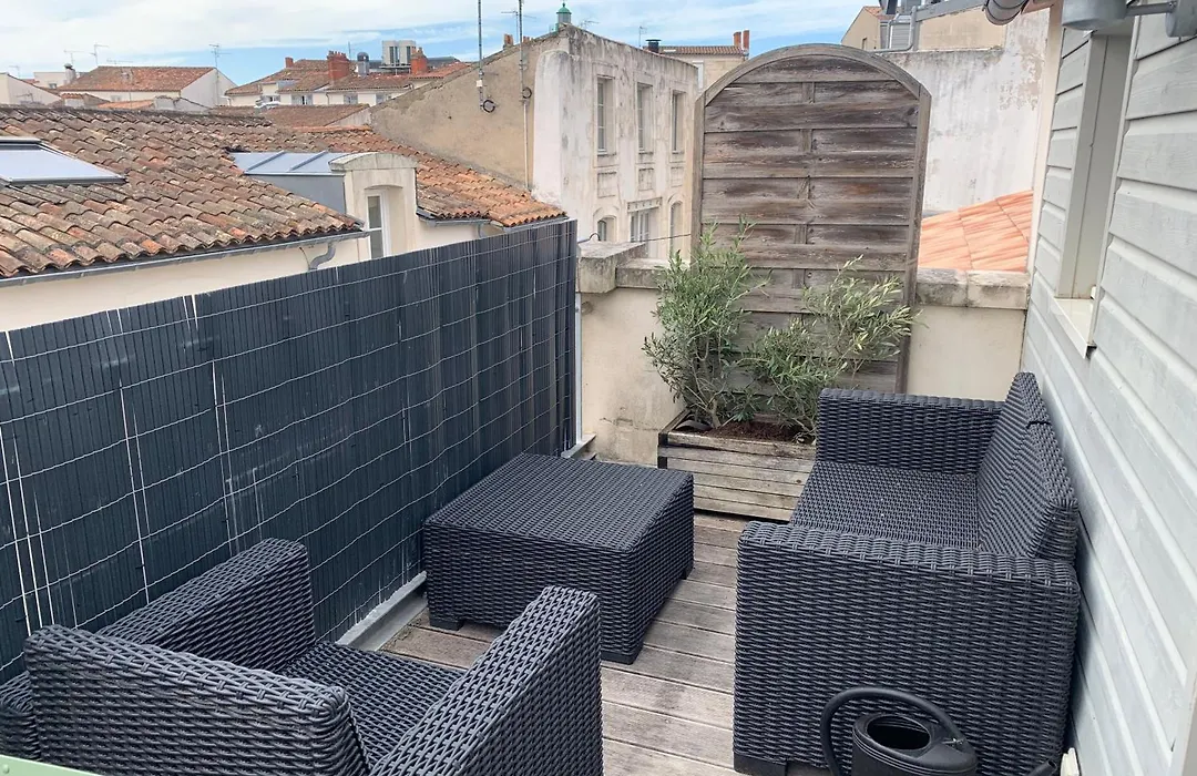 Les Marionnettes, Maison de ville 80m2 avec terrasse-1